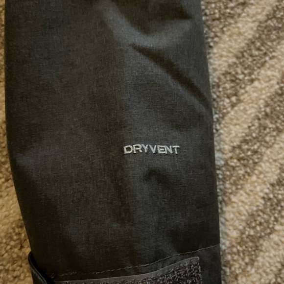 The North Face- Boys shell and w/ fleece zip - Picture 3 of 9